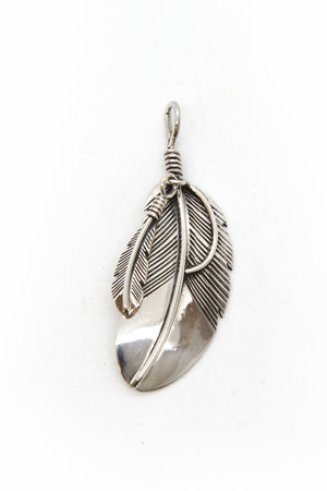 
                
                    Load image into Gallery viewer, Navajo Twin Feather Pendant
                
            