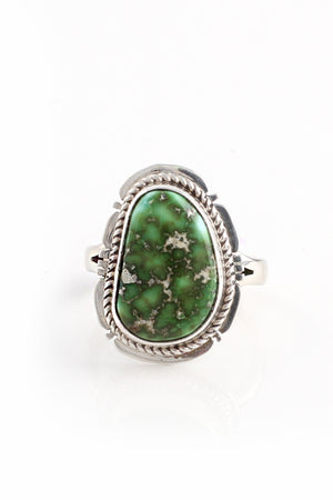 
                
                    Load image into Gallery viewer, Navajo Sonora Gold Turquoise Ring (Size 8)
                
            