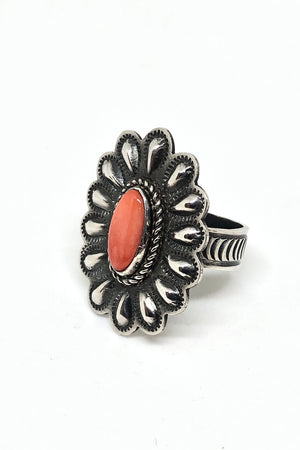
                
                    Load image into Gallery viewer, Sterling Silver Repousse and Spiny Oyster Flower Ring (Size 8 1/2)
                
            