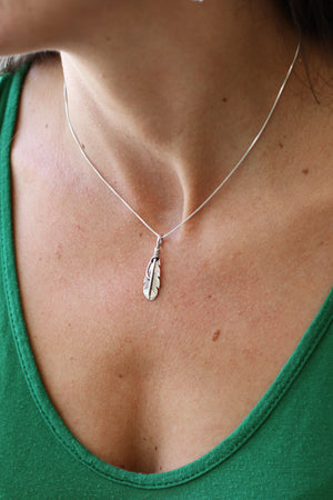 
                
                    Load image into Gallery viewer, Small Feather Pendant Necklace
                
            
