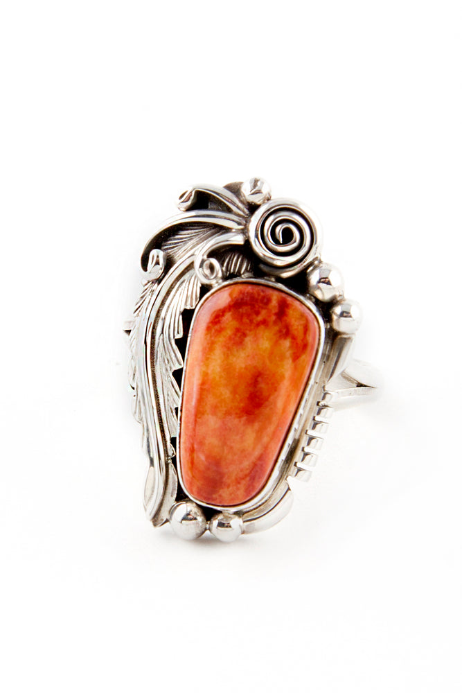 
                
                    Load image into Gallery viewer, Navajo Applique Spiny Shell Ring (Size 7 ½)
                
            