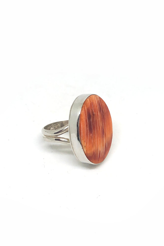 
                
                    Load image into Gallery viewer, Everett and Mary Teller Oval Spiny Shell Ring (Size 8)
                
            